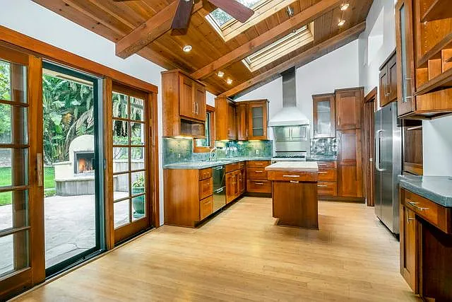 940 Flora Vista Dr — Photo 3