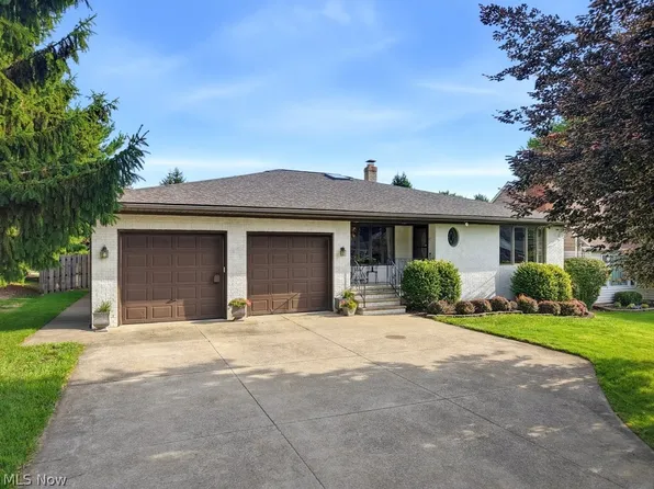 4405 Chestnut Rd, Independence, OH 44131