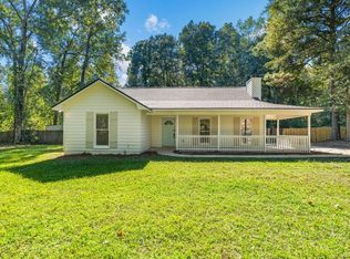 211 Dogwood Ct, Smiths Station, AL 36877
