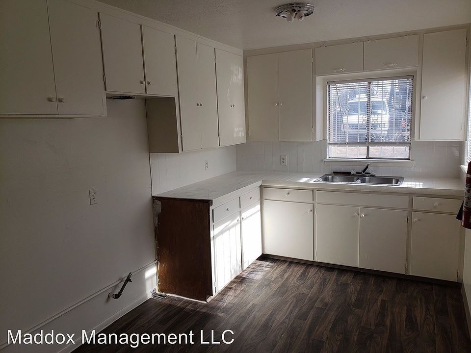 1st image of 210 1/2 Vassar Dr SE