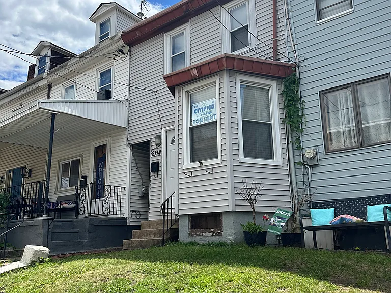 2714 Pratt St — Photo 2