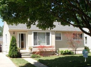3865 Bacon Ave, Berkley, MI 48072