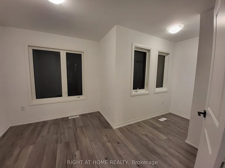23 Fairlane Ave — Photo 6