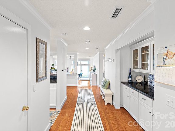5th image of 301 Lake Club Dr