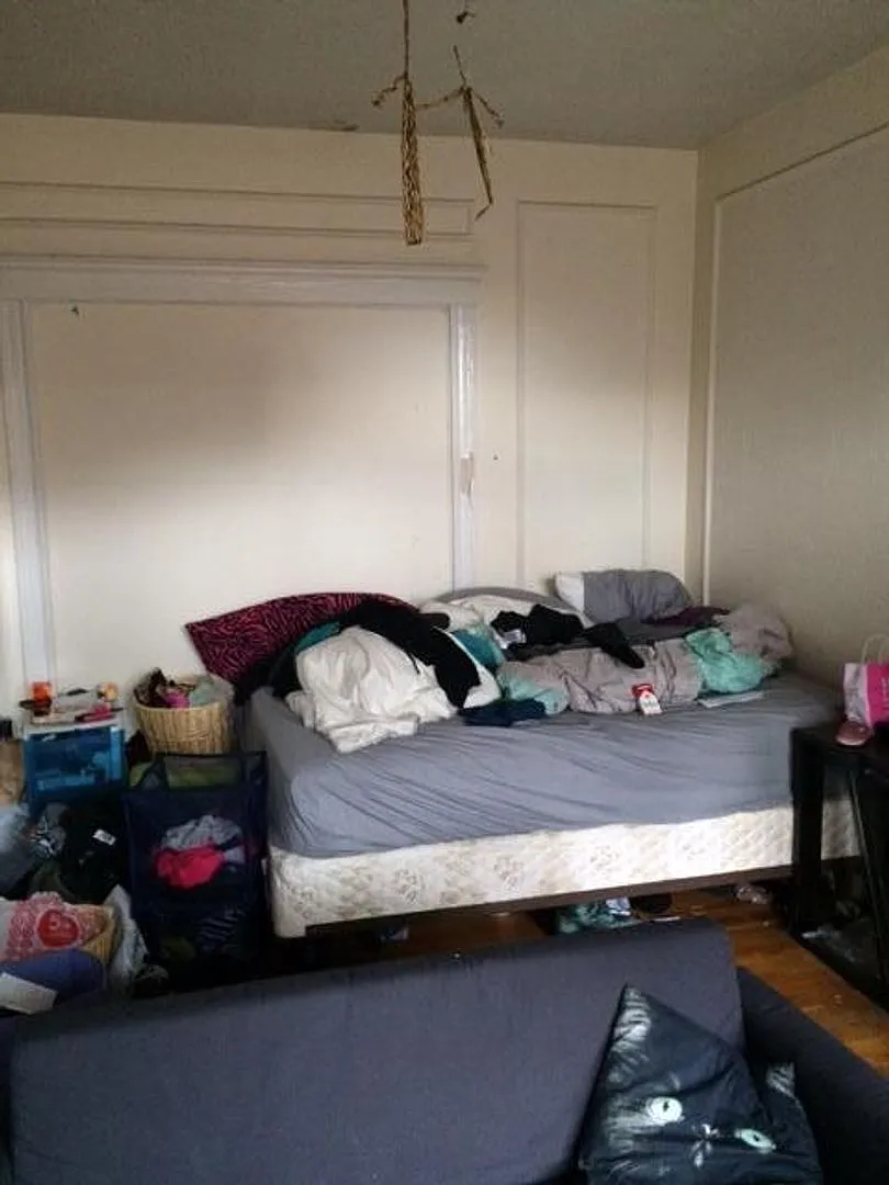 Charming 1.5 Bedroom — Photo 3