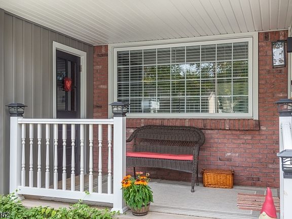 3rd image of 389 Meisel Ave