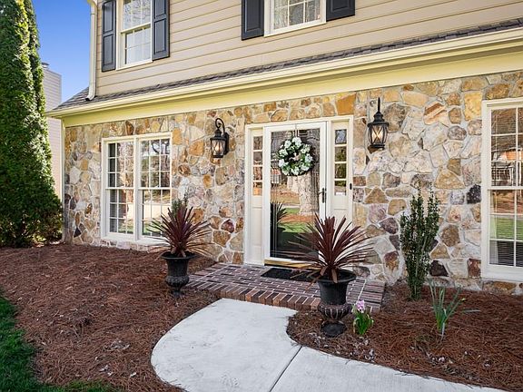 5th image of 1438 Logan Cir