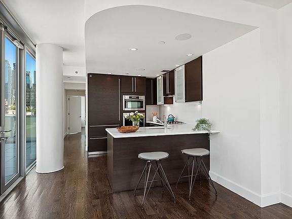 4th image of 464 W 44th St #Phe