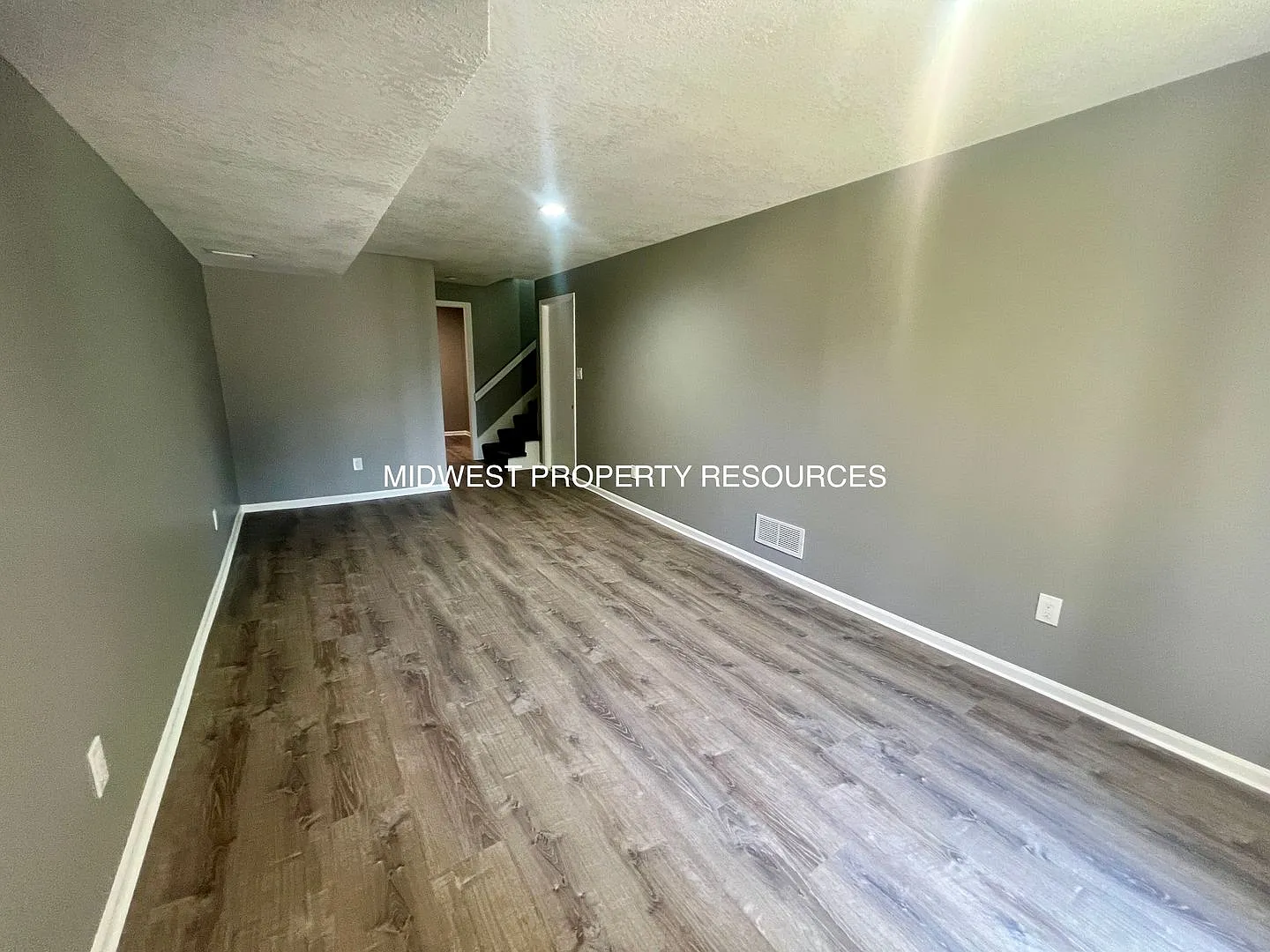 Large Updated 3 Bedroom/2 Bath Duplex in Lee's Summit — Photo 3
