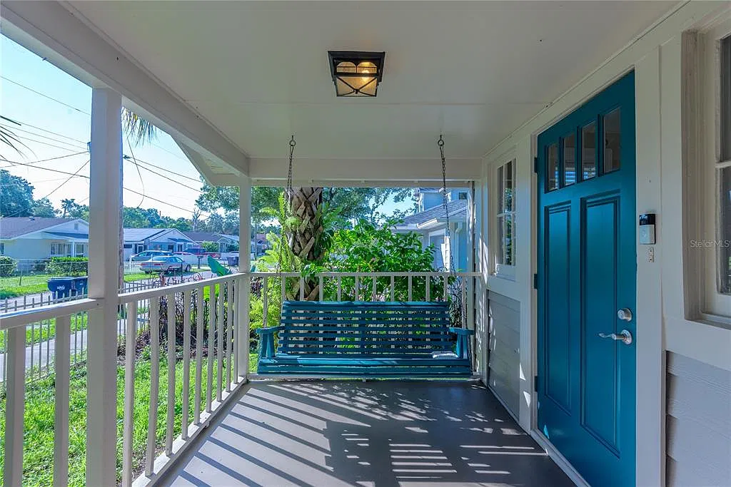 3 bed, 1.0 bath, 912 sqft, $2,300 — Photo 2