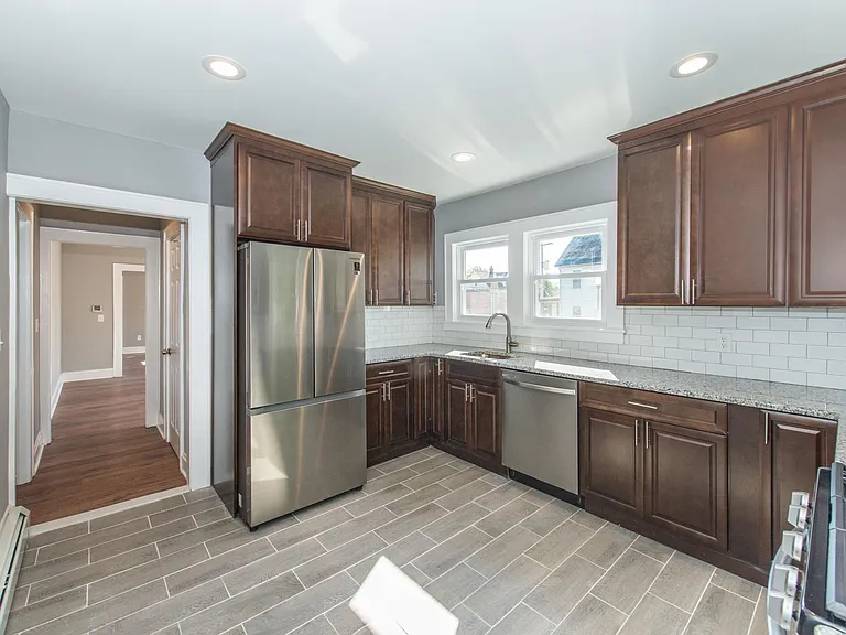 114 Sheridan Ave — Photo 5
