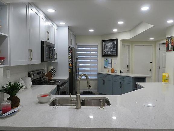 2nd image of 8165 Southgate Blvd