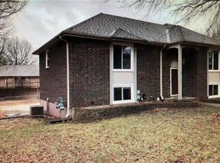 1108 N 1st St, Blue Springs, MO 64014