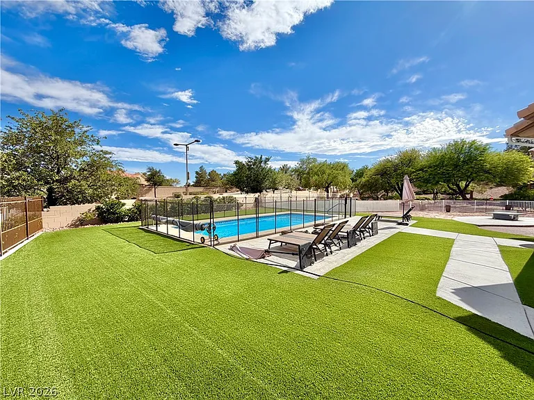 10541 Broom Hill Dr — Photo 21