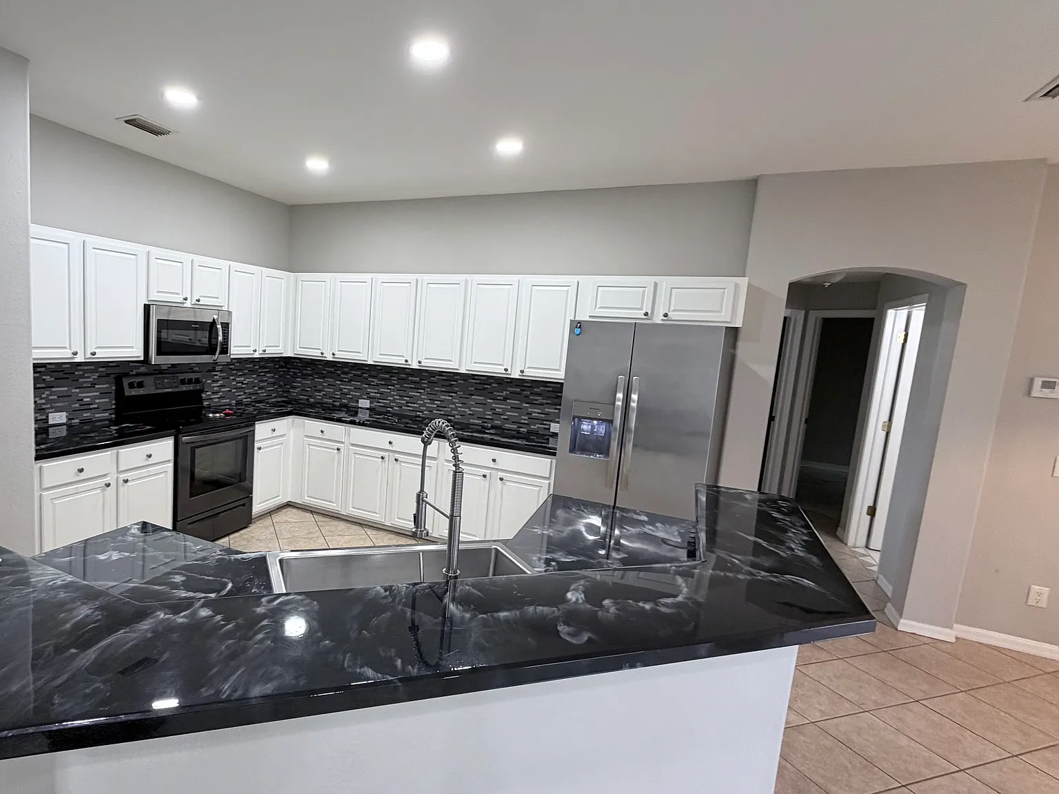 3 bed, 1950 sqft, $2,000 — Photo 4