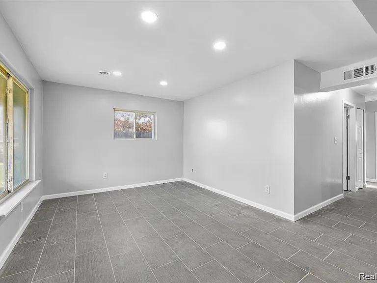 2552 Emogene St — Photo 26