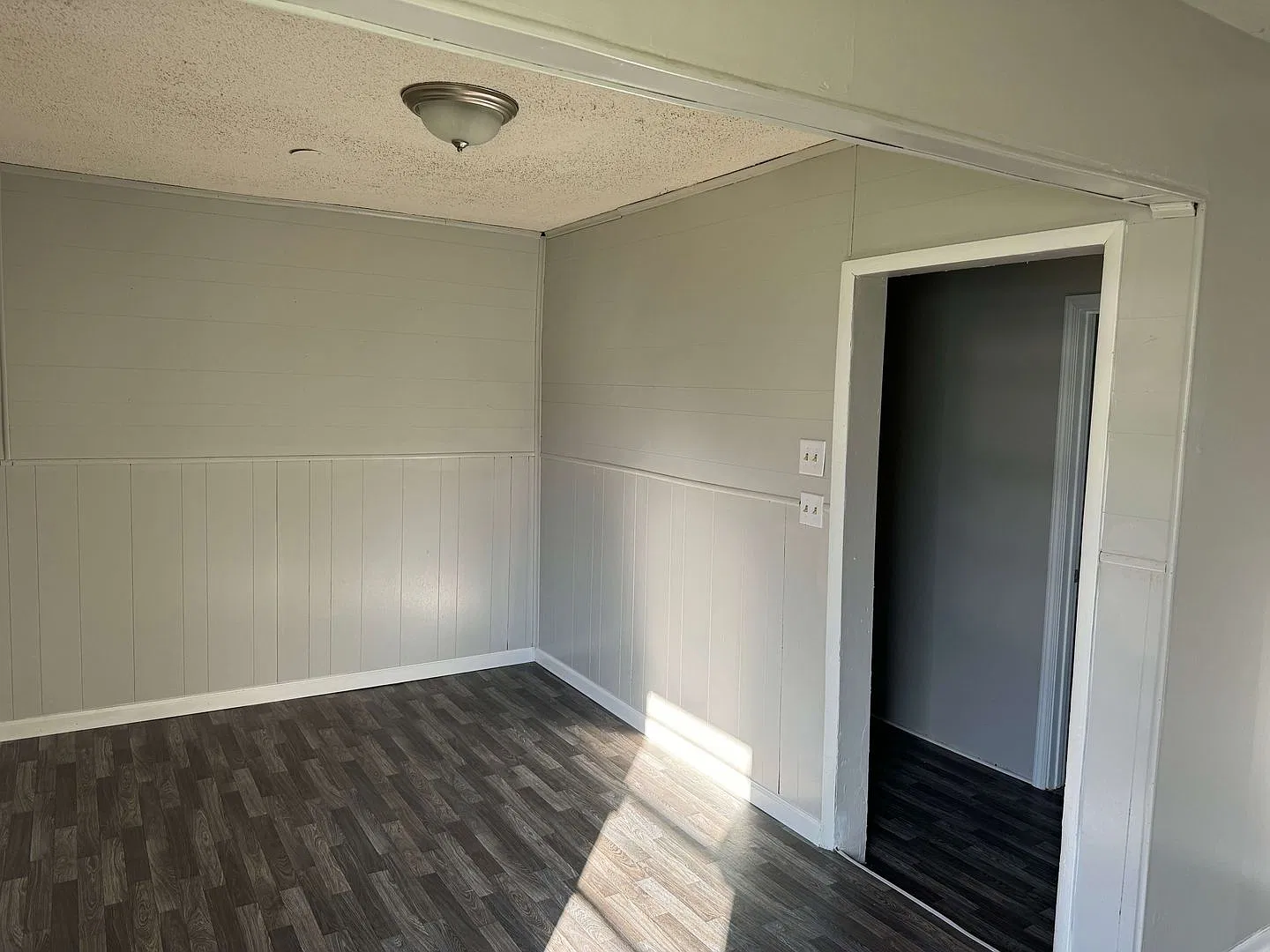 Spacious 4 Bed / 1.5 Bath Home with Fenced Yard Copperas Cove — Photo 3