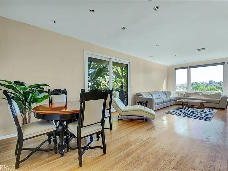 5084 Campo Rd — Photo 11