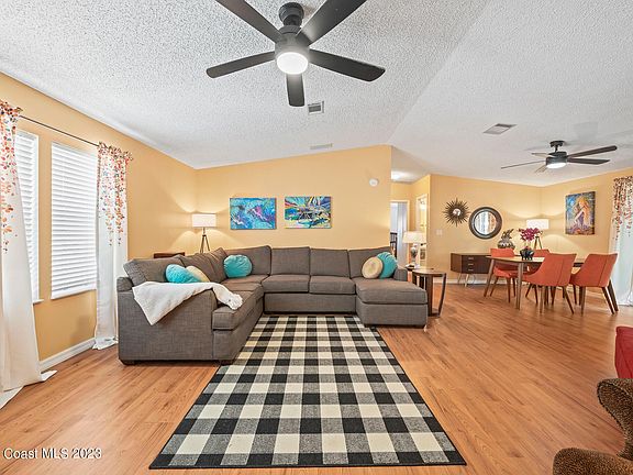 4th image of 1907 Mango St NE
