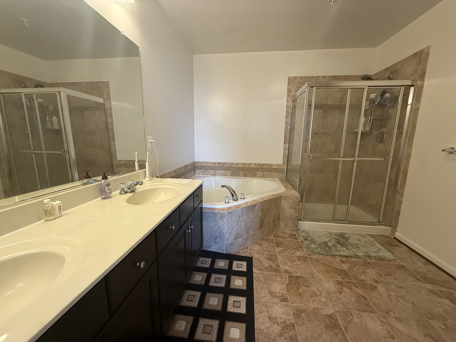 3 bed, 2.5 bath, 2611 sqft, $3,100 — Photo 3