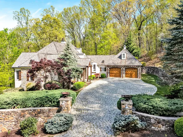 2555 Woodcliff Rd SE, Roanoke, VA 24014