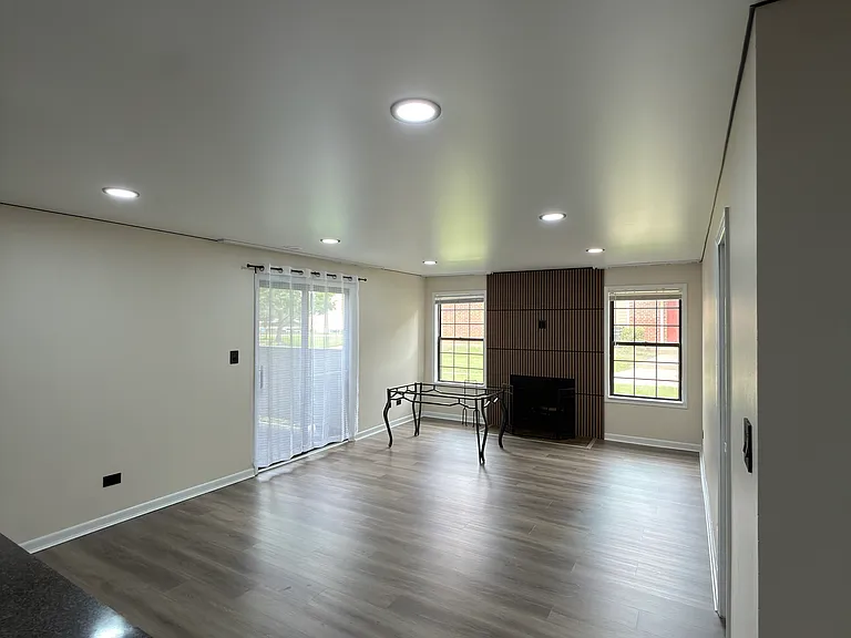 1915 N Hicks Rd #106 — Photo 8