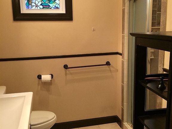 4th image of 130 Carlton Ave #02
