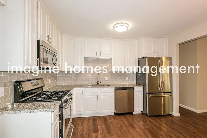 302 Clara St — Photo 6