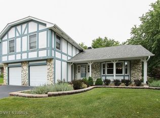 3661 Whispering Trails Dr, Hoffman Estates, IL 60192