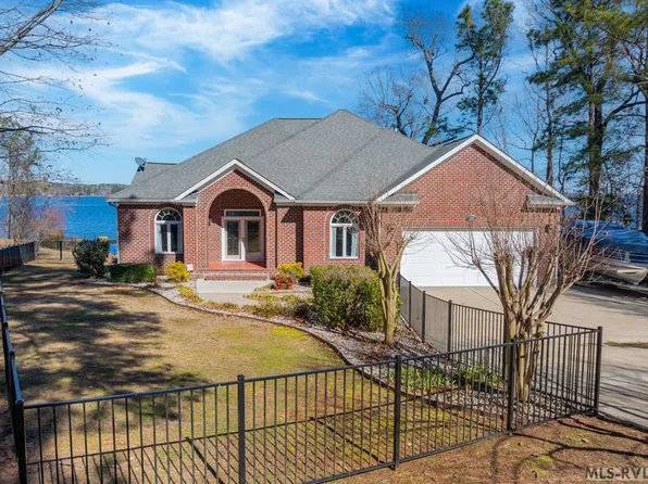 52 Point Cir, Roanoke Rapids, NC 27870