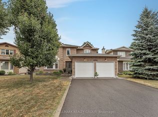 1850 Thornecrest St, Ottawa, ON K1C6K8