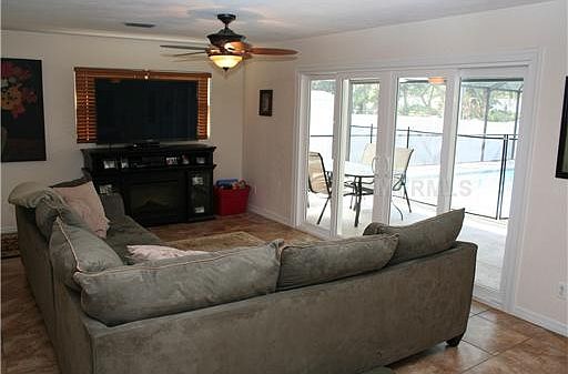 5th image of 3148 Browning St
