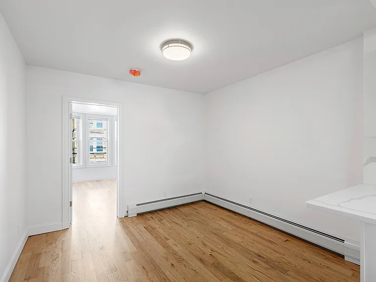 260 New York Ave #2R — Photo 4