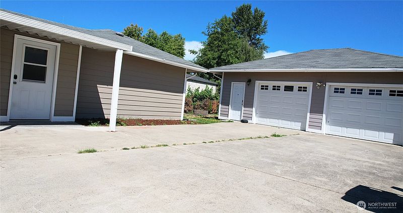 3rd image of 251 E 72nd Street