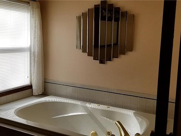 Wow!  Time to relax in the master tub...........