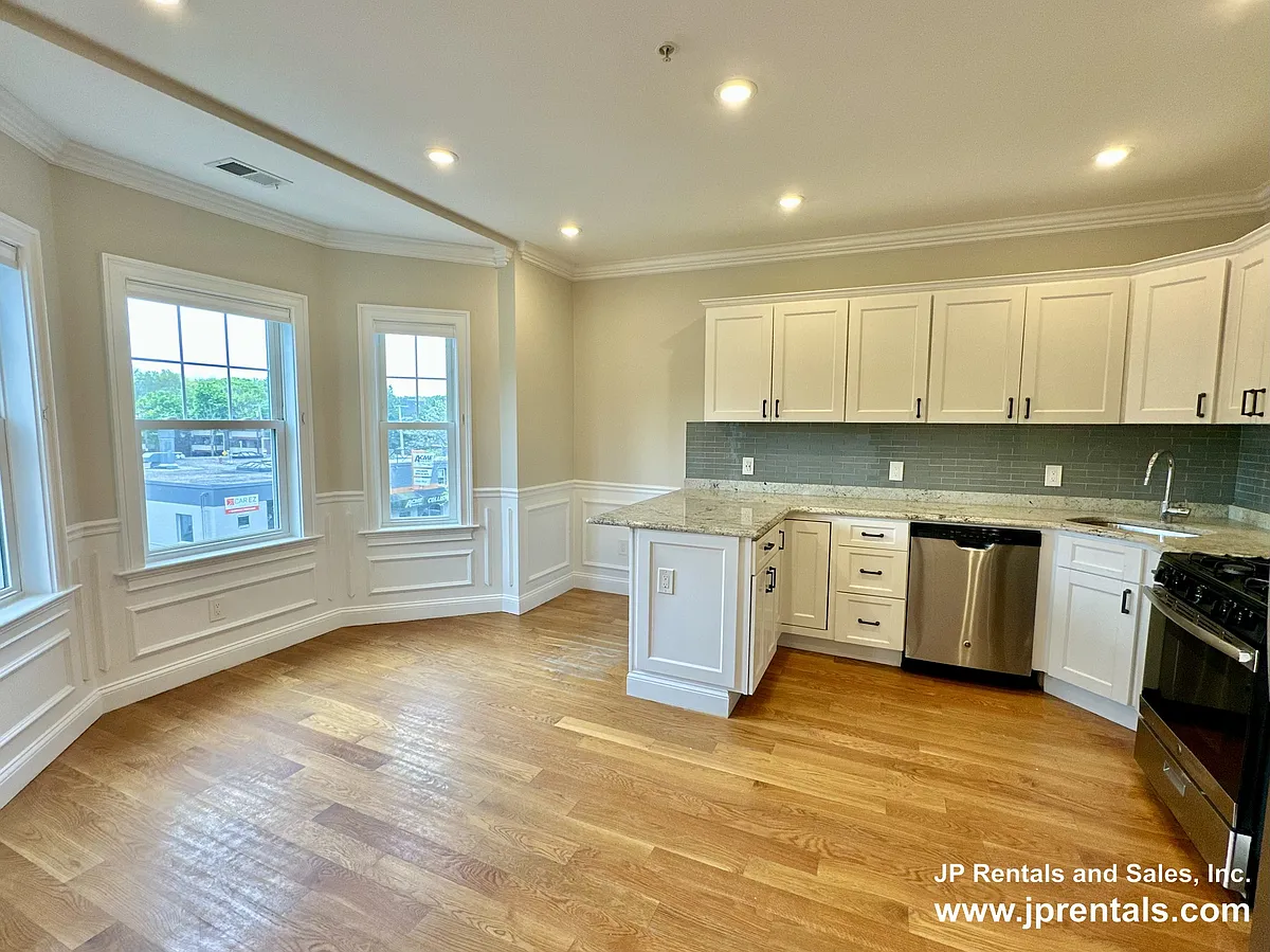Building Photo - 3411 Washington St #3