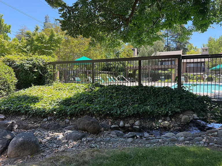 820 Woodside Ln E #6 — Photo 8