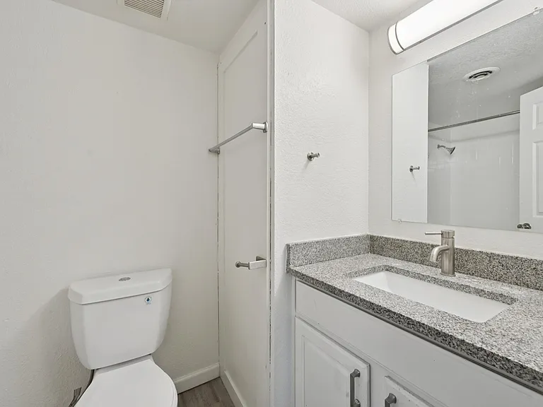Cornell Apartments — Photo 29