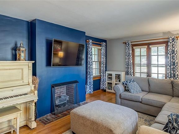 4th image of 3056 Hillside Ave