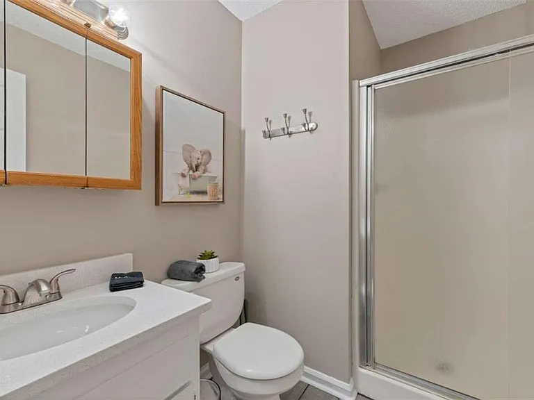124 Bentley Pkwy — Photo 14