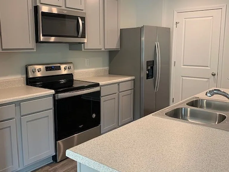 631 Avington Ln NE — Photo 10