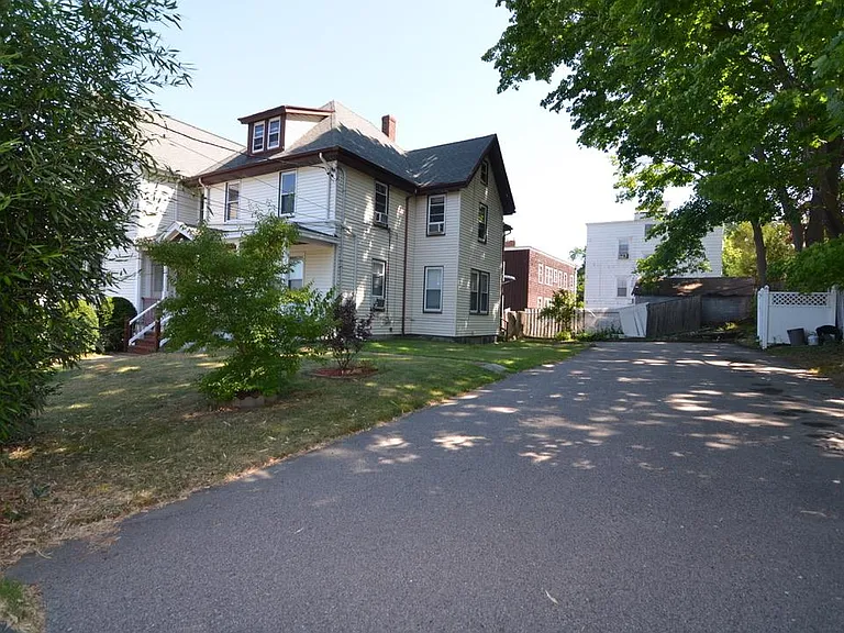 308 Belmont St — Photo 15