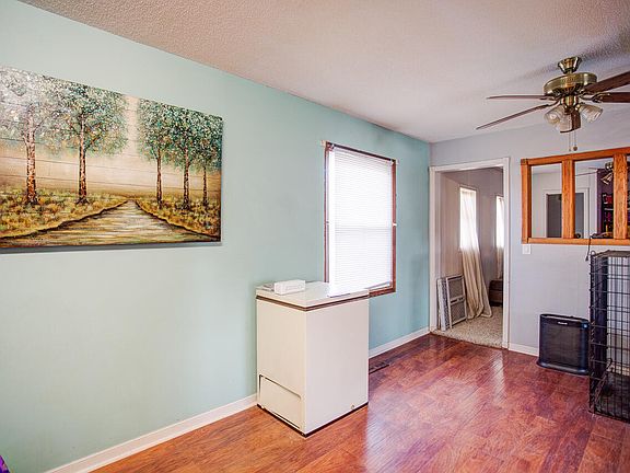 4th image of 1020 Clark Cir