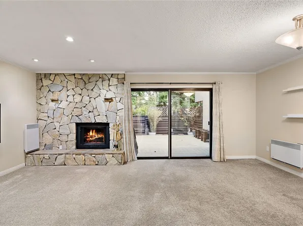 897 Admirals Rd #13, Esquimalt, BC V9A 2P1