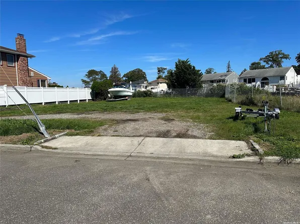 3521 Anchor Place, Oceanside, NY 11572
