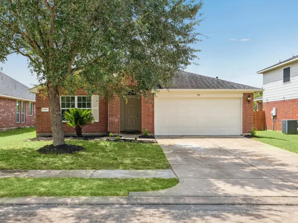 1419 Chandler Park Ln, Fresno, TX 77545