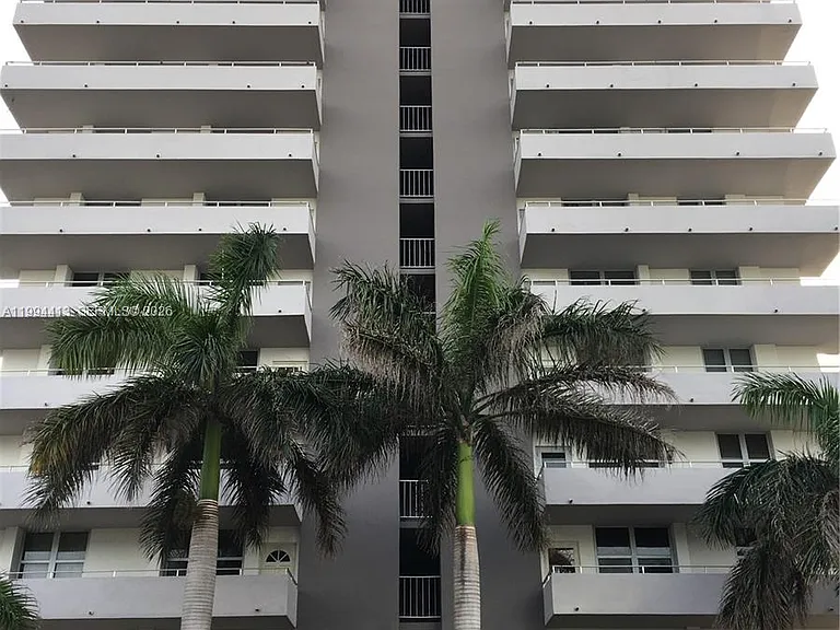 9225 Collins Ave #1111 — Photo 3