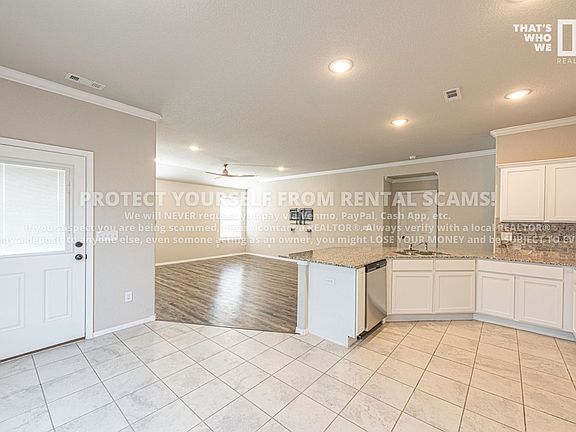 4th image of 2309 Maplewood Ave