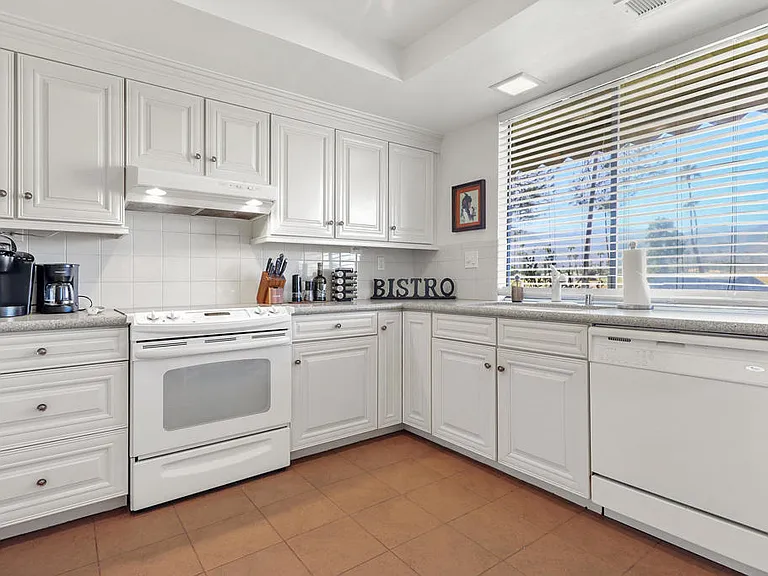 47 Juan Carlos Dr — Photo 14