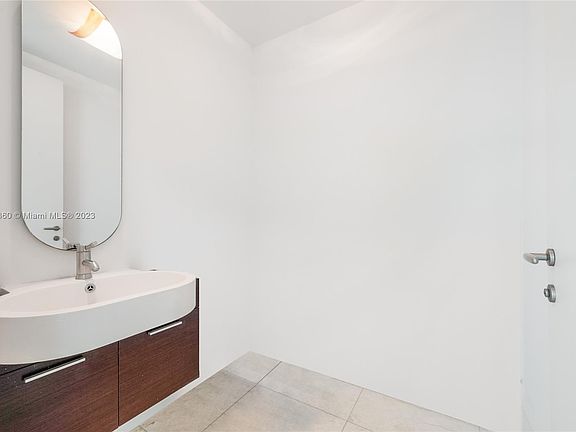 5th image of 2627 Bayshore Dr #2703